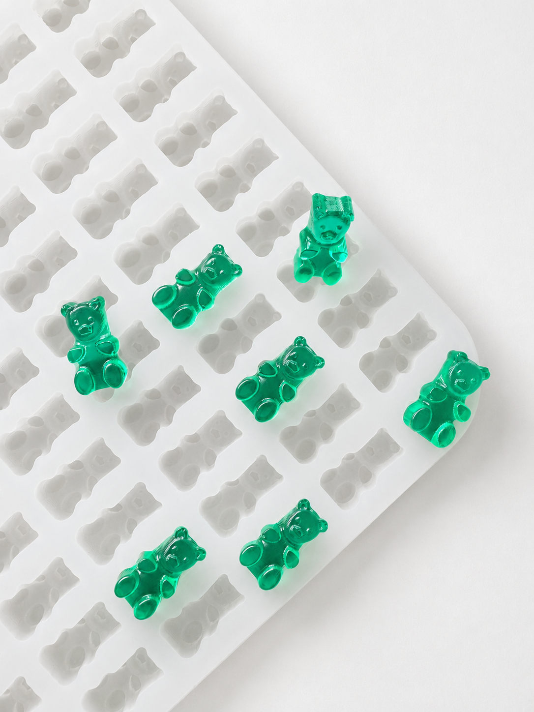 1,5-ml-Silikonform für Fruchtgummibären mit 296 Kavitäten und smaragdgrünen Fruchtgummimustern