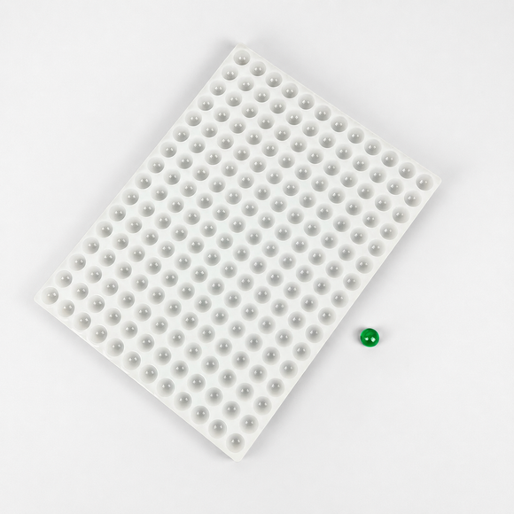 2.8-mL-Halbkugel-Silikon-Gummiform - 192 Kavitäten - diagonale Ansicht, aus Silikon, mit smaragdgrünen Gummis