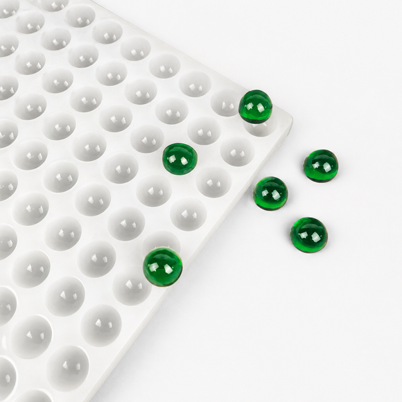 2.8-mL-Halbkugel-Silikon-Gummiform - 192 Kavitäten - Produktansicht, aus Silikon, mit smaragdgrünen Gummis, durchscheinend