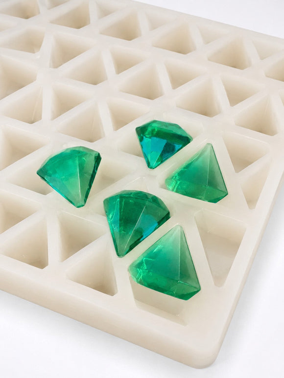 3.5-mL-Diamant-Gummiform - 173 Kavitäten - Nahaufnahme, auf weißem Hintergrund, mit smaragdgrünen Gummis